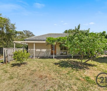 Beautiful Home in the Heart of Cranbourne! - Photo 1