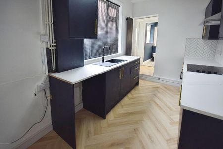 3 bedroom terraced house to rent - Photo 3