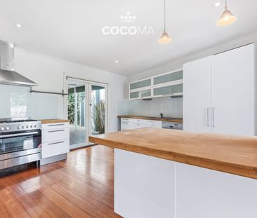 Modern Family Comfort in a Prime Cheltenham Location - Photo 3