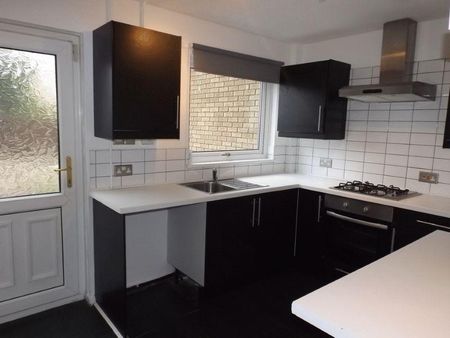 2 bedroom semi-detached house to rent - Photo 5