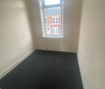 3 bedroom flat to rent - Photo 3