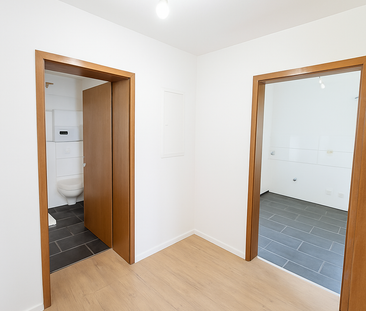 Frisch renoviert. Fertig zum Einziehen: 2 helle Zimmer, KDB und Bal... - Photo 1