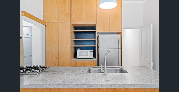 Distinguished Drummond - Photo 1