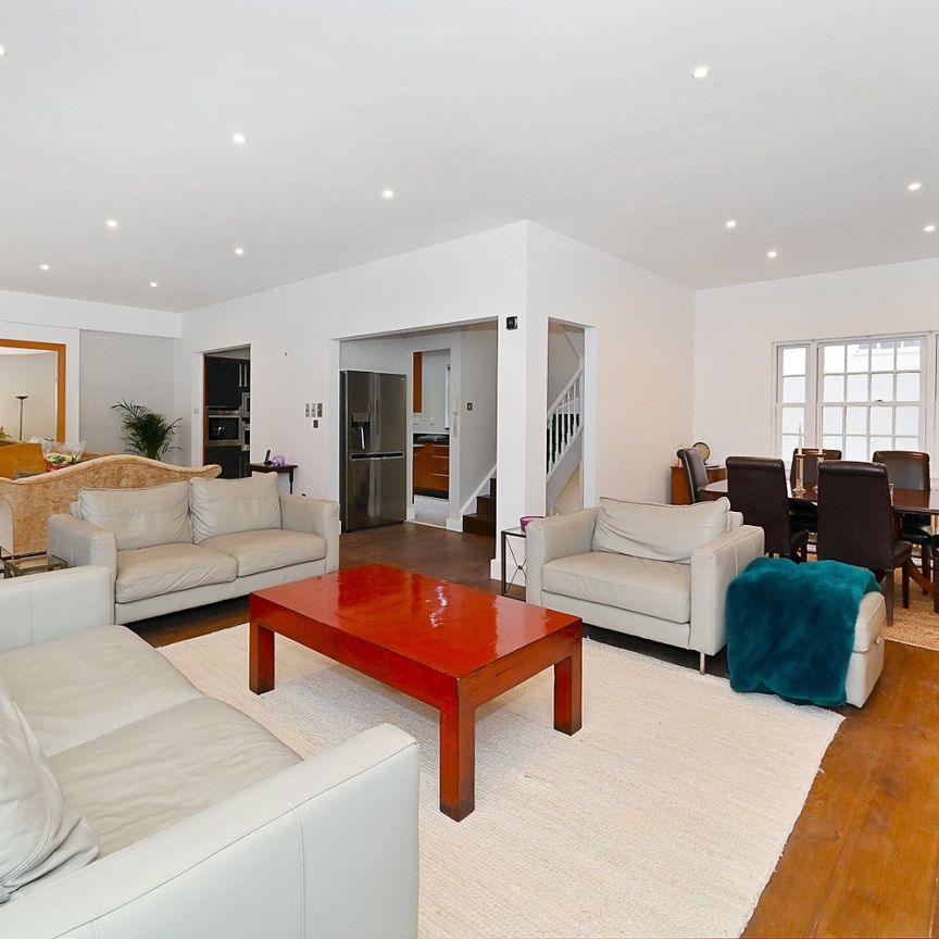 Eaton Mews North, Belgravia, London, SW1X - Photo 1