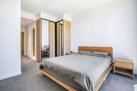 Luxuriously Designed, Brand New, Sun-Kissed And Private, Executive Style Three Bedroom, Two Bathroom Courtyard Oasis In A Central Location - Photo 5