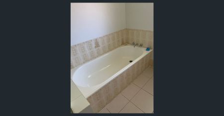 Peaceful Living in Aspley - Opposite Ben Lomond Street Park - Photo 5