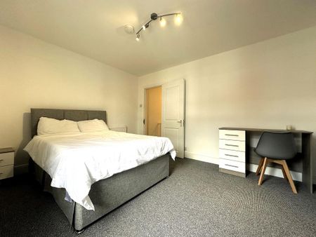 4 bedroom terraced house to rent - Photo 5