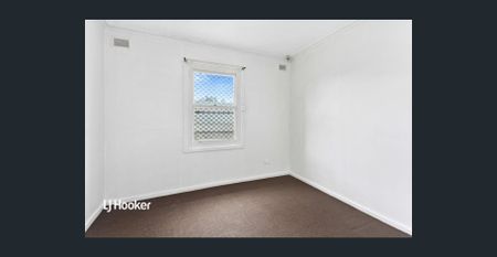 Charming 3- bedroom home - Photo 4