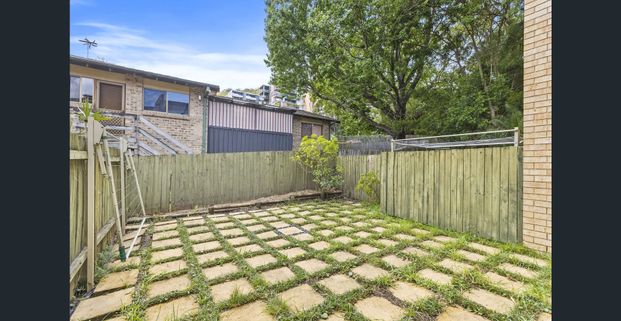 2-Bedroom Townhouse in Central Location - Photo 1