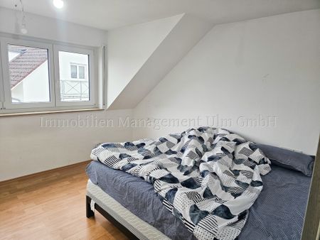 Schöne 2-Zimmer DG-Wohnung mit Dachterrasse! - Photo 2