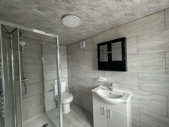 4 bedroom semi-detached house to rent - Photo 1
