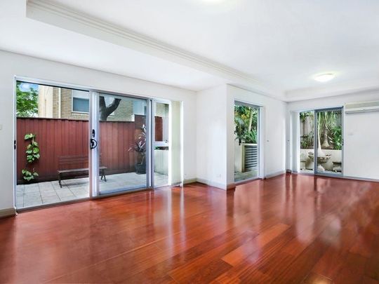 Private three bedroom townhome - Photo 1