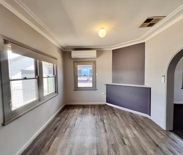 Charming 3-Bedroom House in West Tamworth - Photo 1