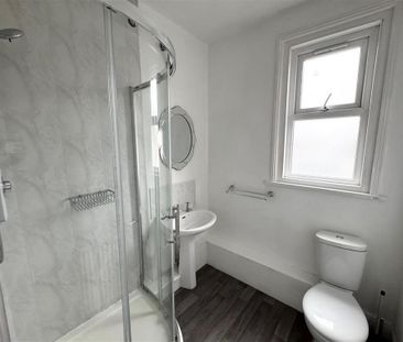 5 bedroom semi-detached house to rent - Photo 3