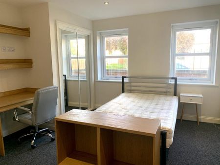 3 bedroom flat to rent - Photo 5