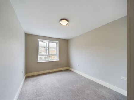 2 bed to rent in St. Davids Square, London, E14 - Photo 3