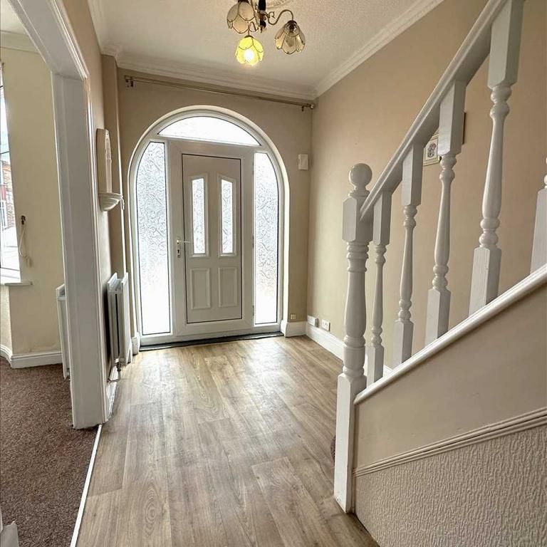 3 bedroom semi-detached house to rent - Photo 1