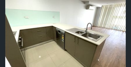 FULLY RENOVATED ONE BEDROOM APARTMENT - Photo 3