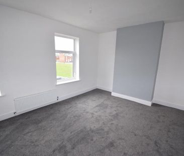 2 bedroom end of terrace house to rent - Photo 3