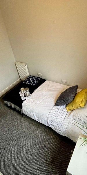 LARGE DOUBLE ROOM AVAILABLE NOW SINGLE OR DOUBLE OCCUPANCY - Photo 2