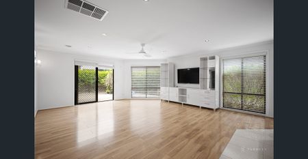 Spacious Family Living in a Quiet Rowville Pocket - Photo 2