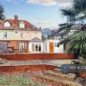 1 bedroom in a house share to rent - Photo 2