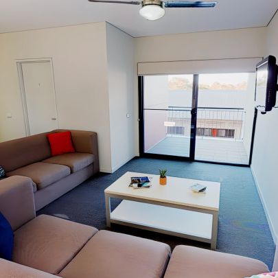 Six Bedrooms Poolside - Photo 1