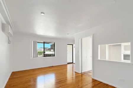 “3 Bedroom Home in Ultra-Convenient Location” - Photo 5