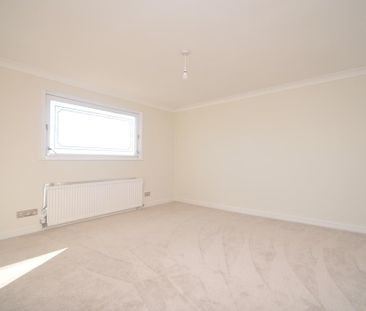 6 bedroom detached house to rent - Photo 4