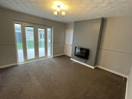 3 bedroom semi-detached house to rent - Photo 4