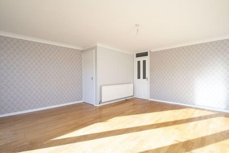 3 bedroom end of terrace house to rent - Photo 3