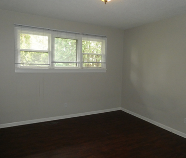 3 Bedroom Main Floor – Walking Distance to U of S - Photo 4