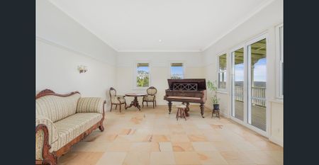 Victorian-Inspired Home with Breathtaking Valley Views – 6-Month Lease - Photo 3