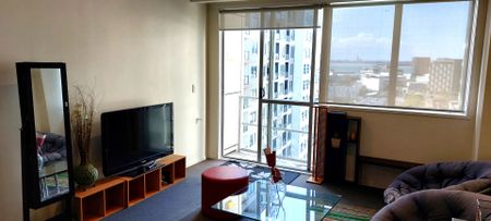 Large 2 Bedroom Unit - Secured carpark included! - Photo 3