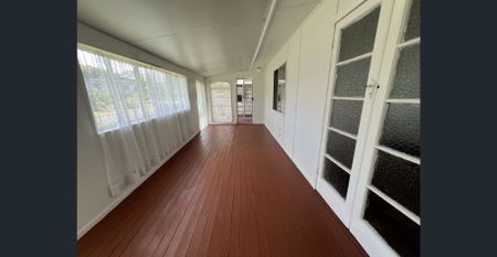 Easy-Care Island Living in a Fully Fenced Cottage - $450pw - Photo 4