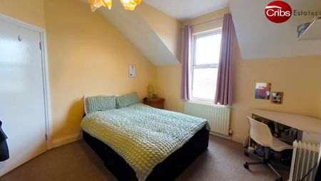 3 bedroom flat to rent - Photo 4