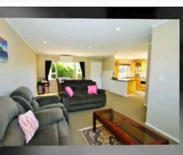 Sunny, Spacious charming home with Garden! - Photo 1