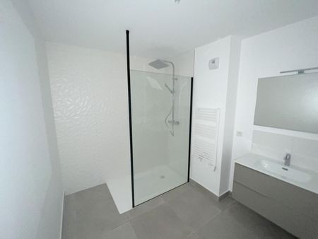 « VILLENEUVE-LES-AVIGNON - APPARTEMENT T2 45.17M² AVEC TERRASSE » - Photo 4