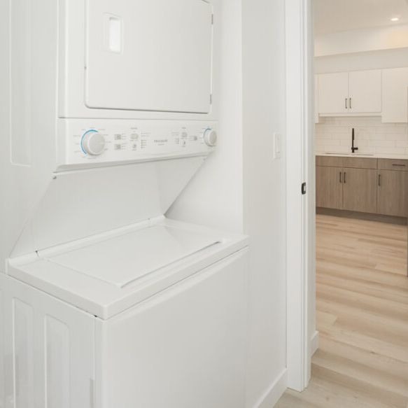 Kingston: Black Accents – 710 Westminster, Winnipeg, MB - Photo 1