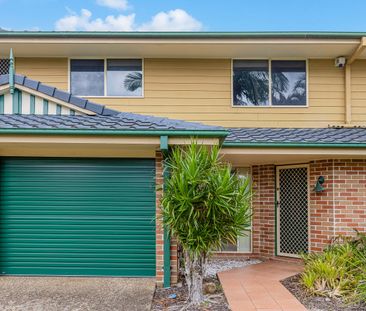 THREE BEDROOM TOWNHOUSE - Photo 1