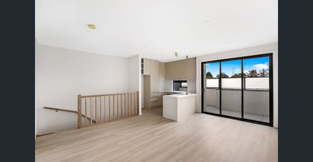 Sophisticated Contemporary Living with Seamless Indoor-Outdoor Transition - Photo 2