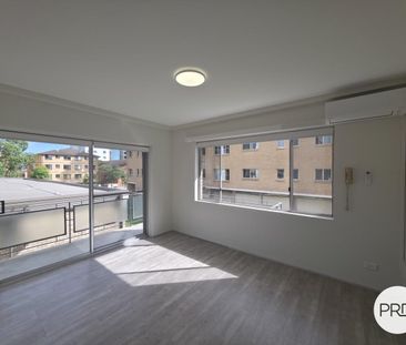 Beautifully updated apartment in a highly sought-after location! - Photo 2