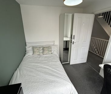 6 Bed Terraced House, Great Copsie Way, BS16 - Photo 3