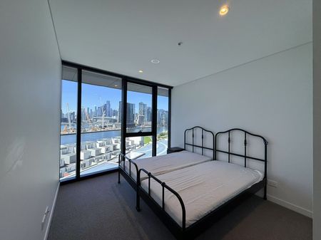 2 Bedroom, 2 Bathroom Apartment with Carpark – Prime South Wharf Location! - Photo 3