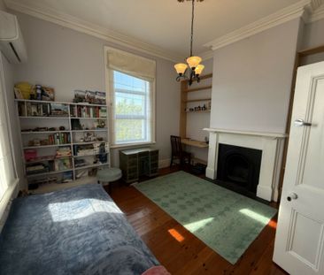 5 Bedroom Home with Sweeping Harbour Views - Photo 2