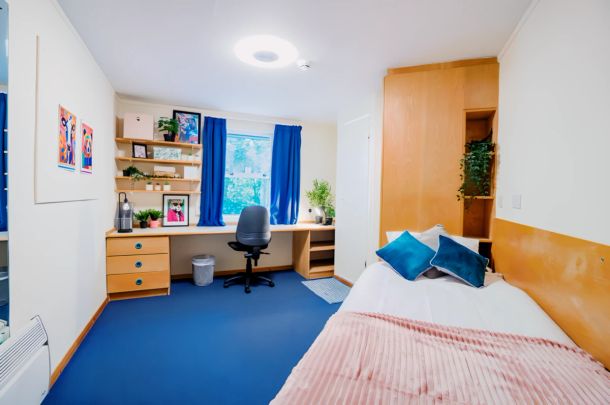 Large Ensuite - Photo 1
