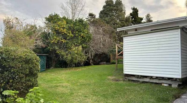 Two-bedroom with sea views near Howick Village - Photo 1