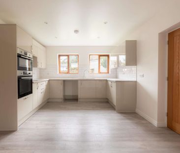 A four bedroom detached property to let for 6 months. - Photo 5