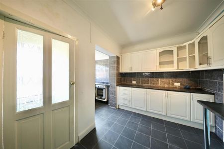 2 bedroom semi-detached house to rent - Photo 4