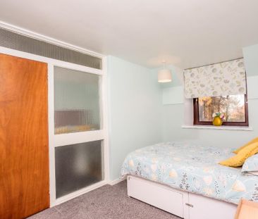 2 bedroom end of terrace house to rent - Photo 6